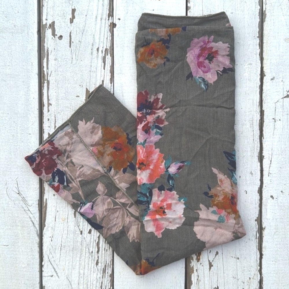 Boys + Arrows Bandana in “Darling” Pattern